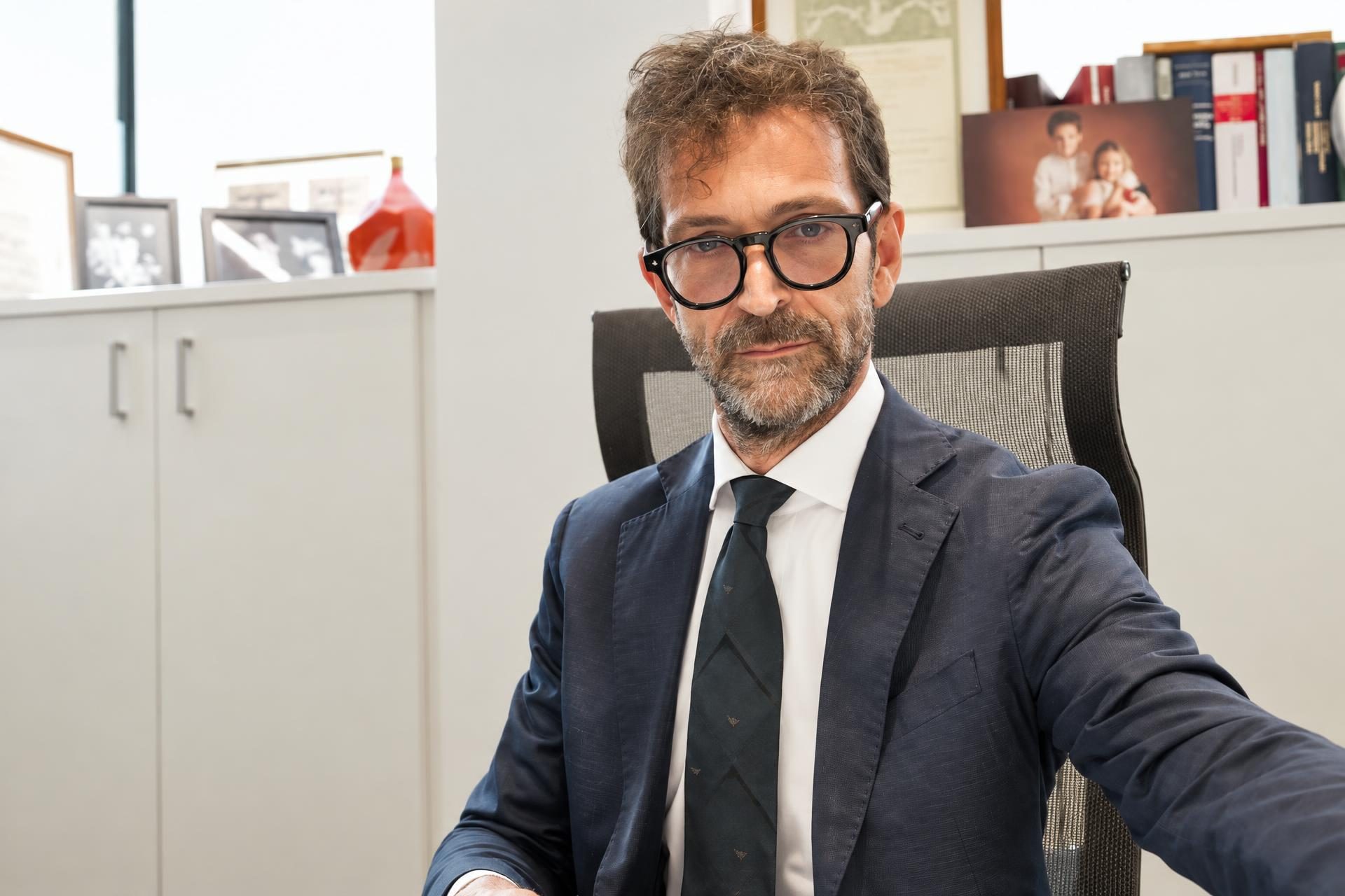 Luca Burighel nel suo ufficio presso Studio EPICA